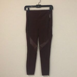 Special edition Lululemon/Barry’s boot camp burgundy crop legging w/mesh  sz 6